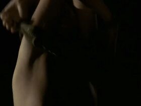 Янина Элькин голая, Никола Кастнер голая – Любовь или волейбол (2003) #4