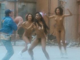 Татьяна Зимик голая, Аманда Редлингтон голая – Флоддеры в Америке! (1992) #11