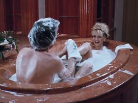 Татьяна Зимик голая, Аманда Редлингтон голая – Флоддеры в Америке! (1992) #2