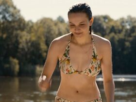 Джина Штибиц голая, Лиза Викари секси – Темнота s02e06 (2019) #4