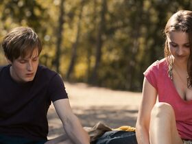 Джина Штибиц голая, Лиза Викари секси – Темнота s02e06 (2019) #6