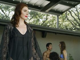 Пунам Патель секси, Саманта Ли секси, Кэт Роджерс секси – Особенный s01e02 (2019) #12