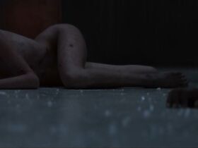 Кирби Джонсон голая, Шей Митчелл секси – Кадавр (2018) #10