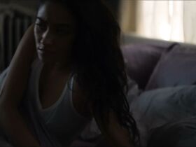 Кирби Джонсон голая, Шей Митчелл секси – Кадавр (2018) #2