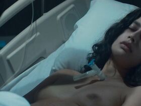 Дженна Харрисон голая, Каришма Ахлувалиа голая – Штамм химеры (2018) #7