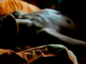 Дельфин Шанеак голая, Кристин Буассон голая – У последней черты (2000) #3