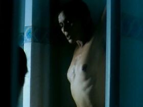 Дельфин Шанеак голая, Кристин Буассон голая – У последней черты (2000) #4