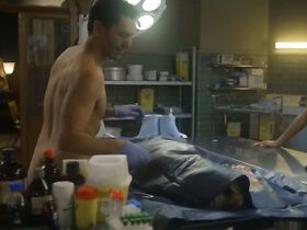 Элен де Фужроль голая, Филипа Феникс голая – Бальтазар s02e02 (2019) #3