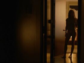 Линдси Бёрдж голая, Тэмми Бланчард голая – Приглашение (2015) #2