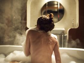 Ивана Бакеро секси, Бегонья Варгас секси – В открытом море s01e03-04 (2019) #3