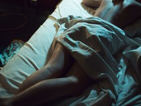 Ивана Бакеро секси, Бегонья Варгас секси – В открытом море s01e03-04 (2019) #4