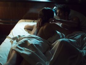 Ивана Бакеро секси, Бегонья Варгас секси – В открытом море s01e03-04 (2019) #5