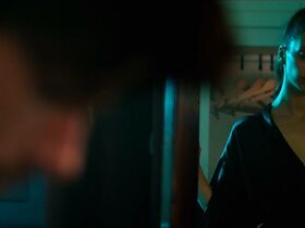 Анджела Сарафян секси, Гайя Уайсс голая – Плывущие по течению (2018) #4