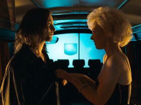 Джони Кеймен голая, Джастин Уоддэлл секси – Убить Боно (2011) #14