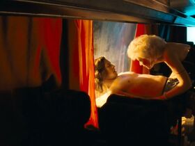 Джони Кеймен голая, Джастин Уоддэлл секси – Убить Боно (2011) #15