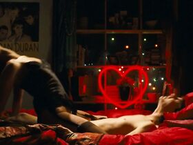 Джони Кеймен голая, Джастин Уоддэлл секси – Убить Боно (2011) #8