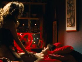 Джони Кеймен голая, Джастин Уоддэлл секси – Убить Боно (2011) #9