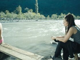 Кристина Поли голая – Игра на выживание s01e04 (2020) #4