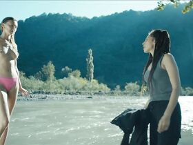 Кристина Поли голая – Игра на выживание s01e04 (2020) #9