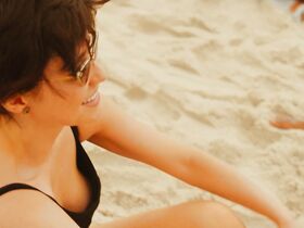 Мария Касадевалл секси, Пати Дежезус секси, Фернанда Васконселлос секси – Прекраснее всего на свете s01e05-07 (2019) #4