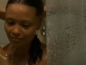 Тандиве Ньютон голая, Ольга Секулич голая – Правда о Чарли (2002) #8