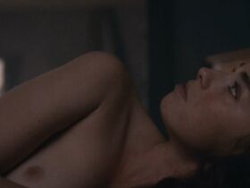 Фрейя Мавор голая, Ольга Куриленко секси – Видок: Охотник на призраков (2018)