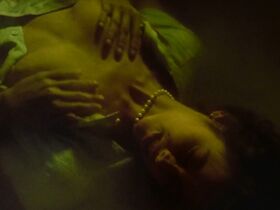 Элизабет Кайтан голая, Алиша Дас голая – Ночное проклятье (1989) #10