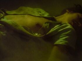 Элизабет Кайтан голая, Алиша Дас голая – Ночное проклятье (1989) #11