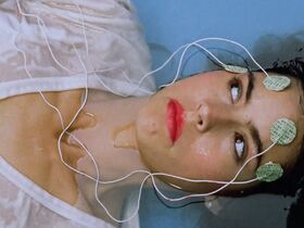 Элизабет Кайтан голая, Алиша Дас голая – Ночное проклятье (1989) #13