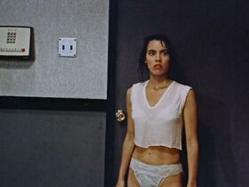 Элизабет Кайтан голая, Алиша Дас голая – Ночное проклятье (1989) #15