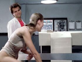 Элизабет Кайтан голая, Алиша Дас голая – Ночное проклятье (1989) #4