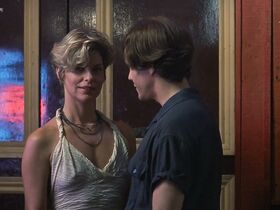 Кейт Вернон голая, Криста Бриджес секси – Кровные узы (1995) #10
