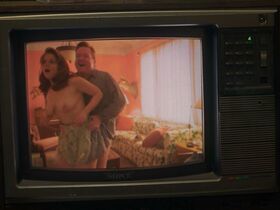 Кэрри Ким голая, Катрина Каннингэм секси, Уитни Ст. Ор голая – Двойка s03e02 (2019) #2