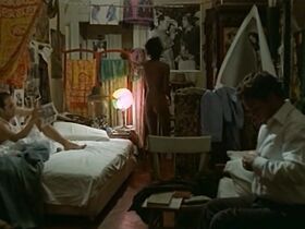 Барбара Бах голая, Мангалика Ди Тядура голая – Невезучий папарацци (1977) #4