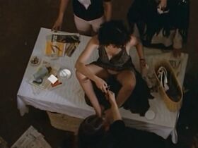 Барбара Бах голая, Мангалика Ди Тядура голая – Невезучий папарацци (1977) #5