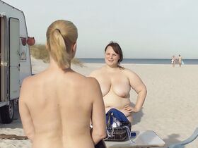 Аннета Фрир голая, Анна Бардорф голая, Свенья Хермут голая – Элла Шён (2019)