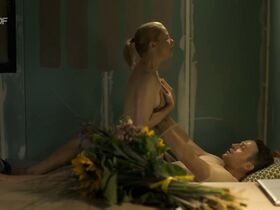 Аннета Фрир голая, Анна Бардорф голая, Свенья Хермут голая – Элла Шён (2019) #5