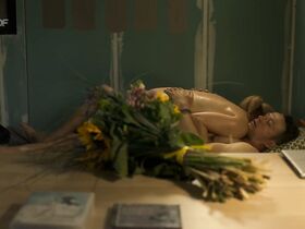 Аннета Фрир голая, Анна Бардорф голая, Свенья Хермут голая – Элла Шён (2019) #6