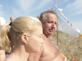 Аннета Фрир голая, Анна Бардорф голая, Свенья Хермут голая – Элла Шён (2019) #8