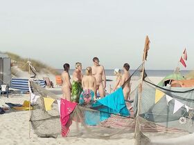 Аннета Фрир голая, Анна Бардорф голая, Свенья Хермут голая – Элла Шён (2019) #9