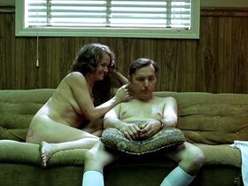 Дженьюэри Джонс секси, Мелисса Лео голая – Три могилы (2005)