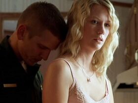 Дженьюэри Джонс секси, Мелисса Лео голая – Три могилы (2005) #2