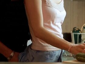 Дженьюэри Джонс секси, Мелисса Лео голая – Три могилы (2005) #3