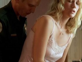 Дженьюэри Джонс секси, Мелисса Лео голая – Три могилы (2005) #4