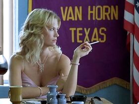 Дженьюэри Джонс секси, Мелисса Лео голая – Три могилы (2005) #6