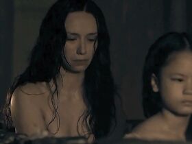 Фиби Уокер голая, Элора Эспаньо голая – Seclusion (2016) #2