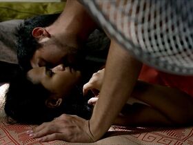 Элора Эспаньо секси – Your Mother (2018)