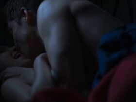 Джессика Рот секси, Кэтлин Роуз Перкинс секси – Подростки (2018) #4