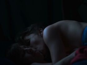 Джессика Рот секси, Кэтлин Роуз Перкинс секси – Подростки (2018) #8