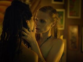 Анна Лаевская голая, Флоренция Риос голая – Янки s01e02, e06 (2019) #5